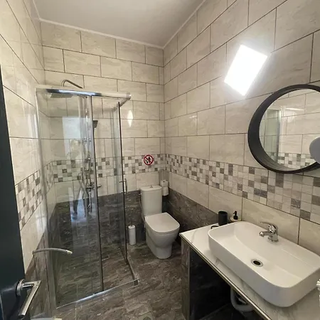 Melina بيفكوهوري